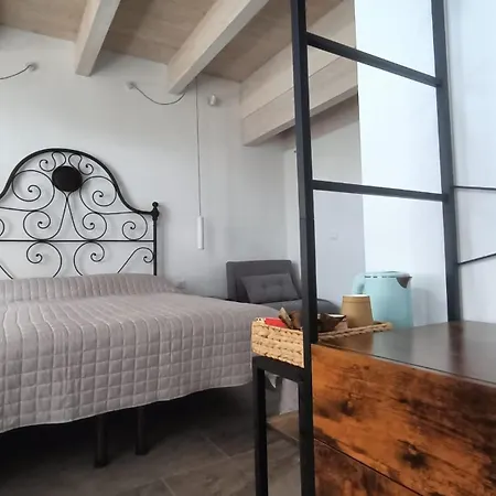 B&B Borgo Tre Case * Torre dʼIsola