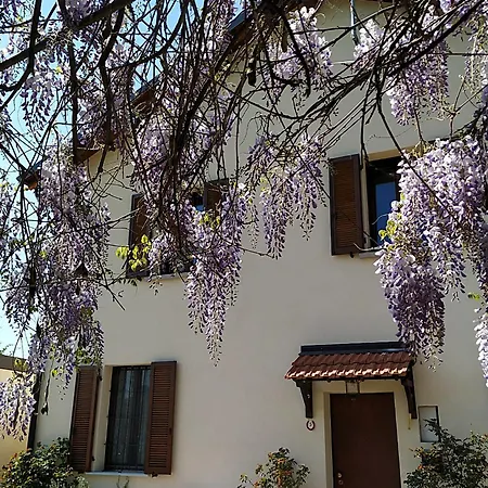 Nocleg ze śniadaniem B&B Borgo Tre Case *
